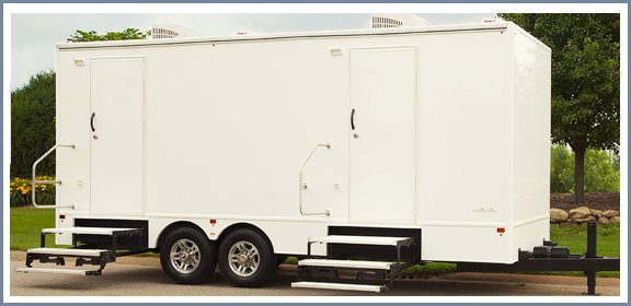 Restroom Trailer Exterior 8x20